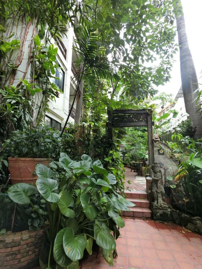 Aparthotel House By The Pond Bangkok Exterior foto